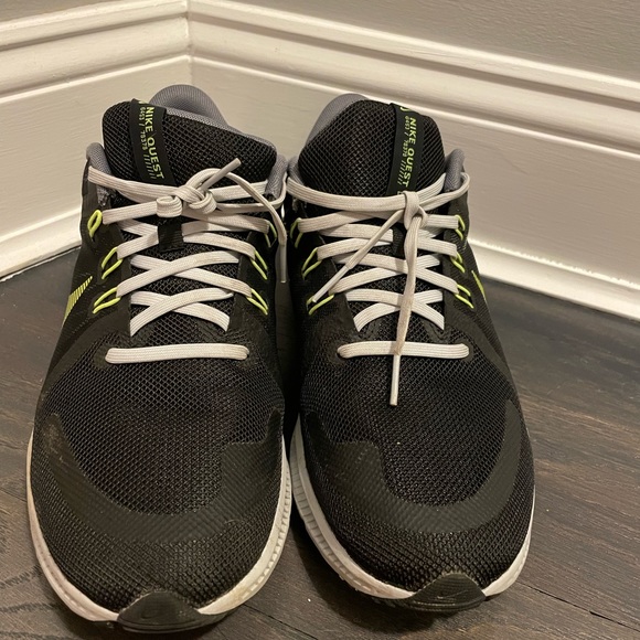 Nike 9.5 Quest Volt black green men’s running shoes - Picture 2 of 7